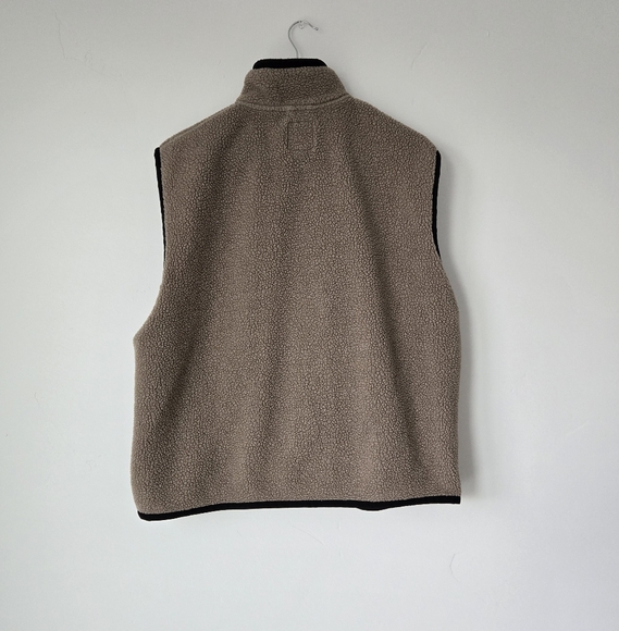 GAP Fleece Sherpa Oversized Vest - Picture 2 of 6
